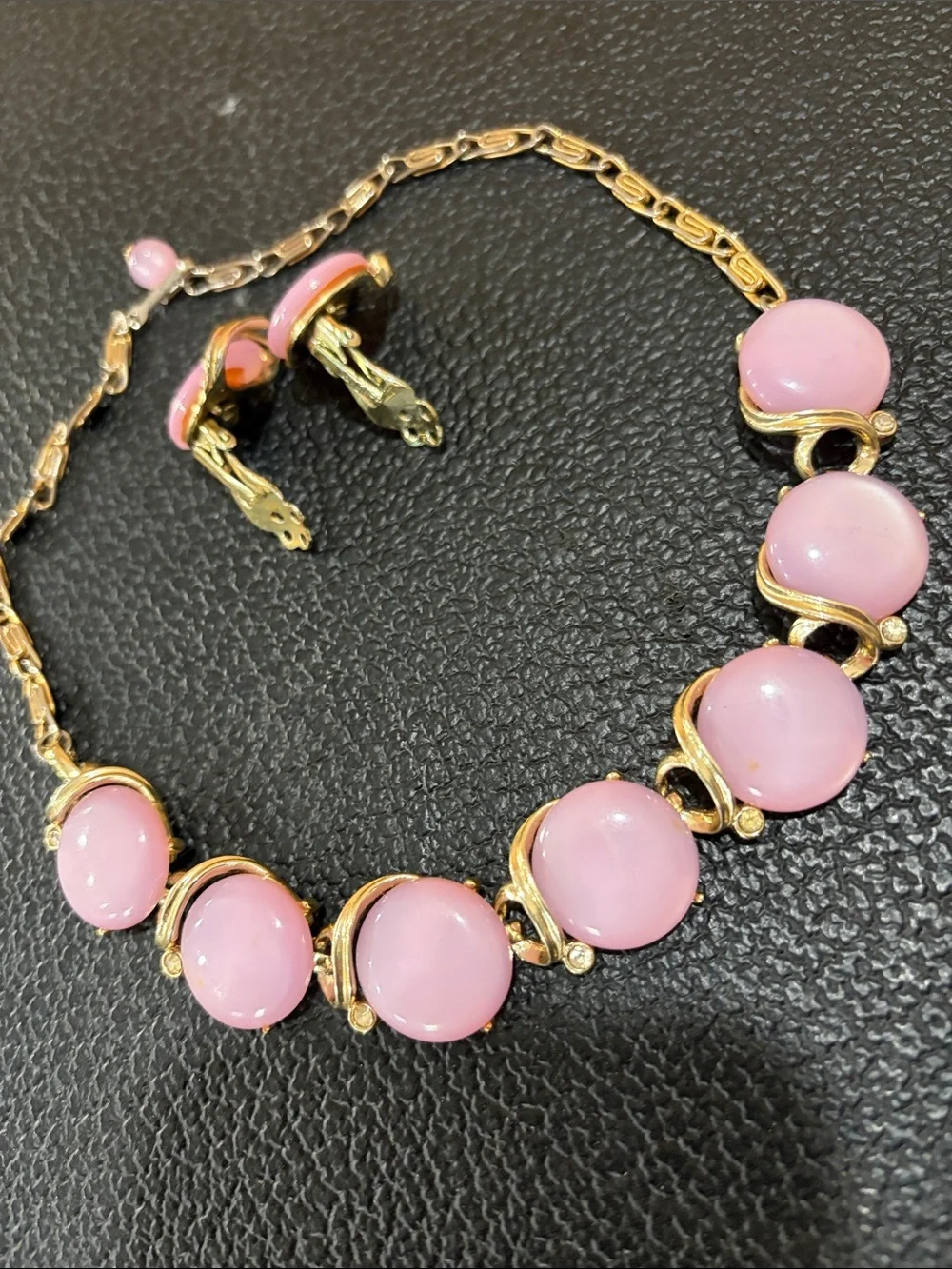 LISNER  1950 - 1960’s gold‑Tone Pink Cabochon Necklace and Earring Set